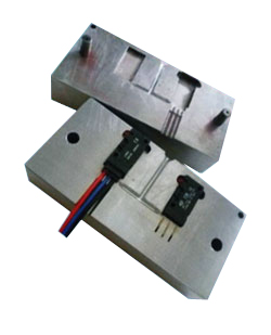 低壓注塑機傳感器注塑模具