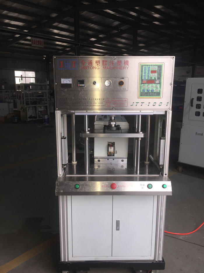 今通機(jī)械低壓注塑機(jī)